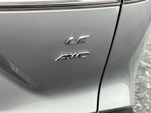 Used 2022 Toyota Corolla Cross LE AWD/4WD image 26