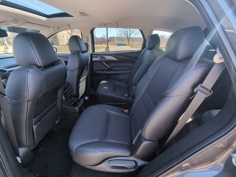Used 2023 MAZDA CX-9 Touring image 11