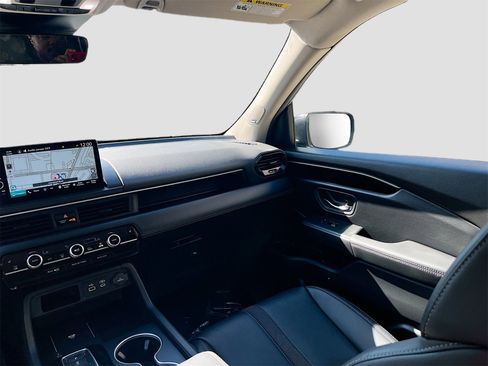 Used 2024 Honda Pilot Touring image 25