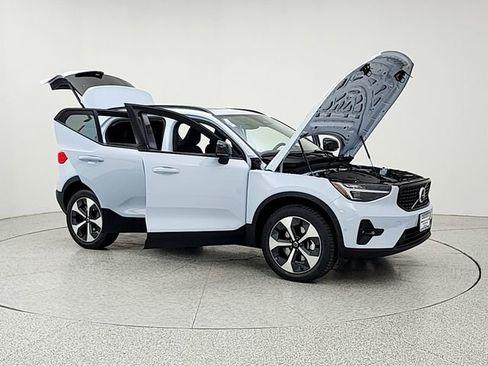 New 2026 Volvo XC40 B5 Plus w/ Climate Package AWD/4WD image 10