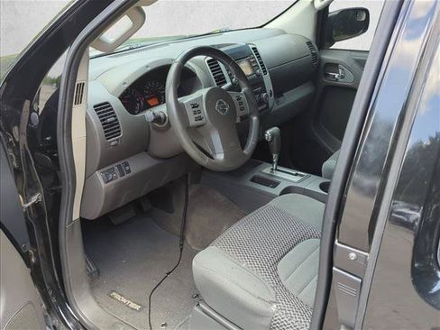 Used 2013 Nissan Frontier SV RWD image 8