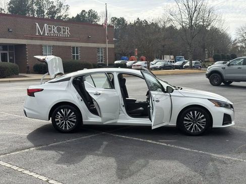 Used 2024 Nissan Altima 2.5 SV image 12