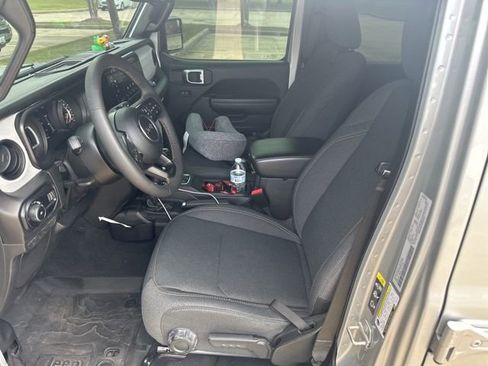 Used 2024 Jeep Wrangler Unlimited Sport AWD/4WD image 11