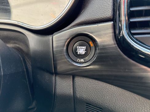 Used 2019 Jeep Grand Cherokee Altitude image 15