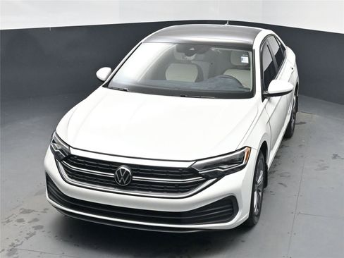 Used 2023 Volkswagen Jetta SE image 17