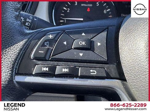 Used 2020 Nissan Rogue SV image 16