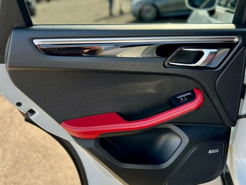 Used 2018 Porsche Macan S image 15