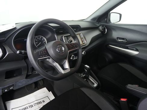 Used 2020 Nissan Kicks SV image 9