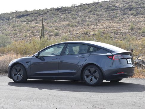 Used 2023 Tesla Model 3 Standard Range image 5