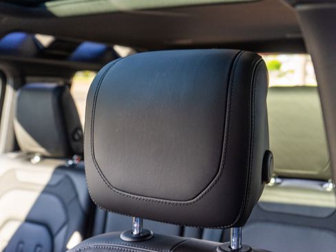 Used 2021 Land Rover Defender 110 X-Dynamic HSE image 24