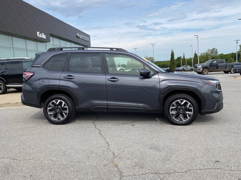 Used 2025 Subaru Forester Premium AWD/4WD image 9