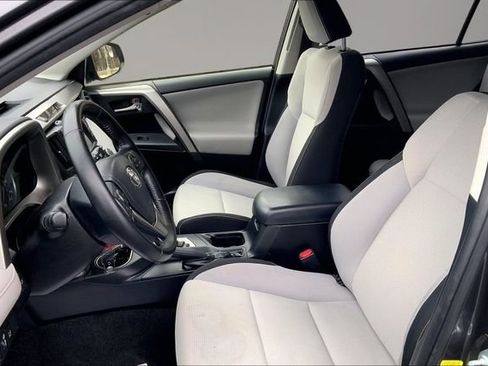 Used 2017 Toyota RAV4 XLE image 18