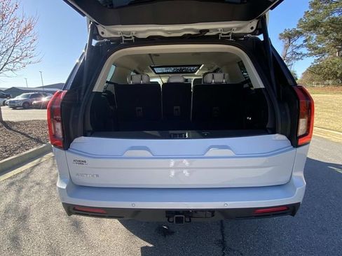 Certified 2025 Ford Expedition Active image 7