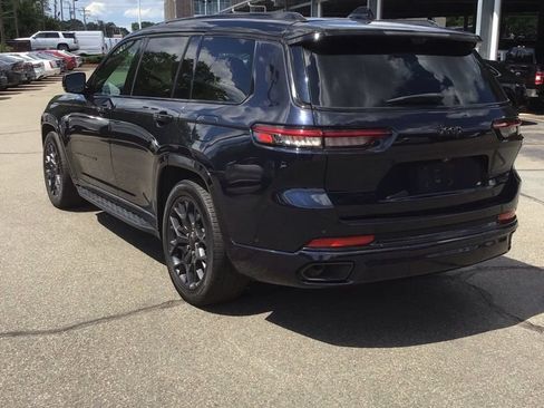 Used 2023 Jeep Grand Cherokee L Summit AWD/4WD image 3