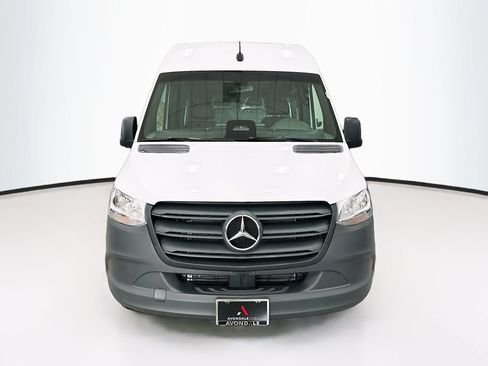 Used 2025 Mercedes-Benz Sprinter 2500 image 2