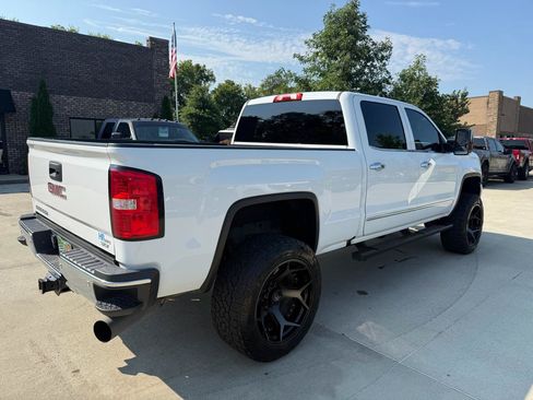 Used 2019 GMC Sierra 2500 SLT w/ Duramax Plus Package AWD/4WD image 5