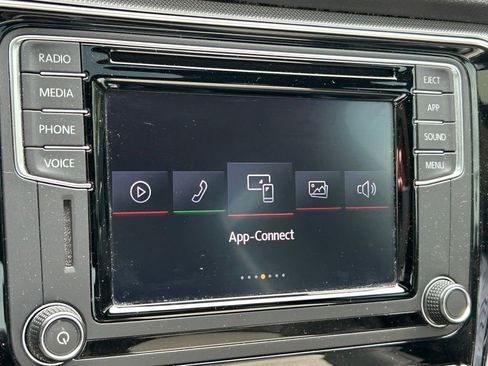 Used 2018 Volkswagen Passat 3.6 FWD image 34