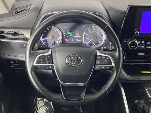 Used 2023 Toyota Highlander XLE AWD/4WD image 21