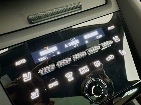 Used 2025 Porsche Macan 4S Electric image 18