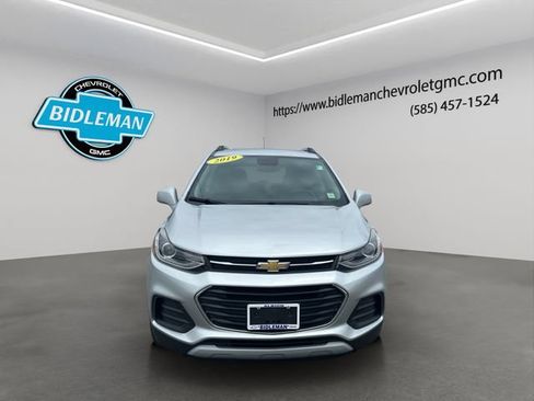 Used 2019 Chevrolet Trax LT w/ LT Convenience Package FWD image 2