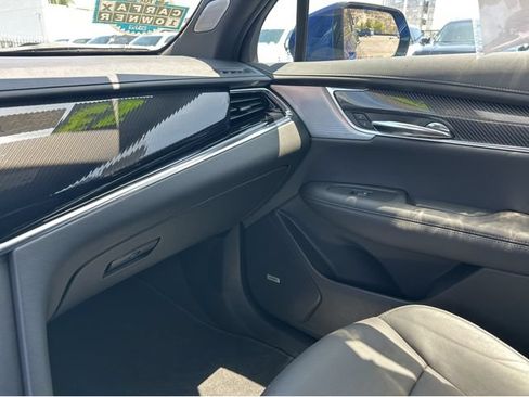 Certified 2023 Cadillac XT6 Sport w/ Technology Package AWD/4WD image 5