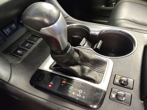 Used 2018 Toyota Highlander SE image 26