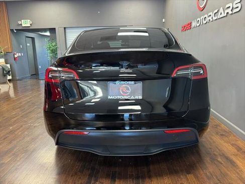 Used 2023 Tesla Model Y Performance image 3