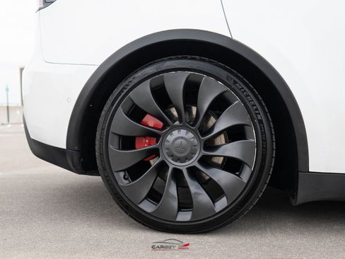 Used 2022 Tesla Model Y Performance image 11