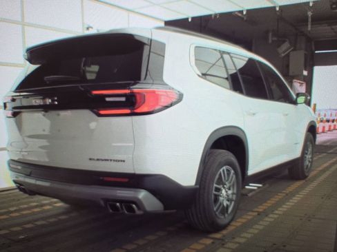 Used 2025 GMC Acadia Elevation AWD/4WD image 3