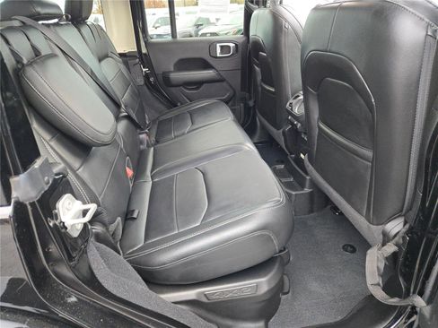 Used 2022 Jeep Wrangler Unlimited Sahara w/ Cold Weather Group image 11