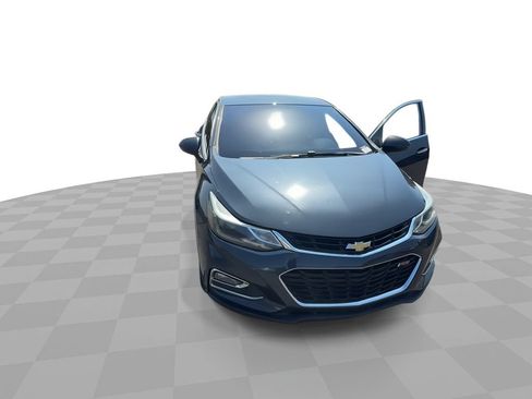 Used 2017 Chevrolet Cruze Premier FWD image 3
