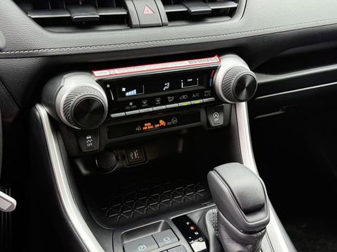 Used 2025 Toyota RAV4 LE image 21