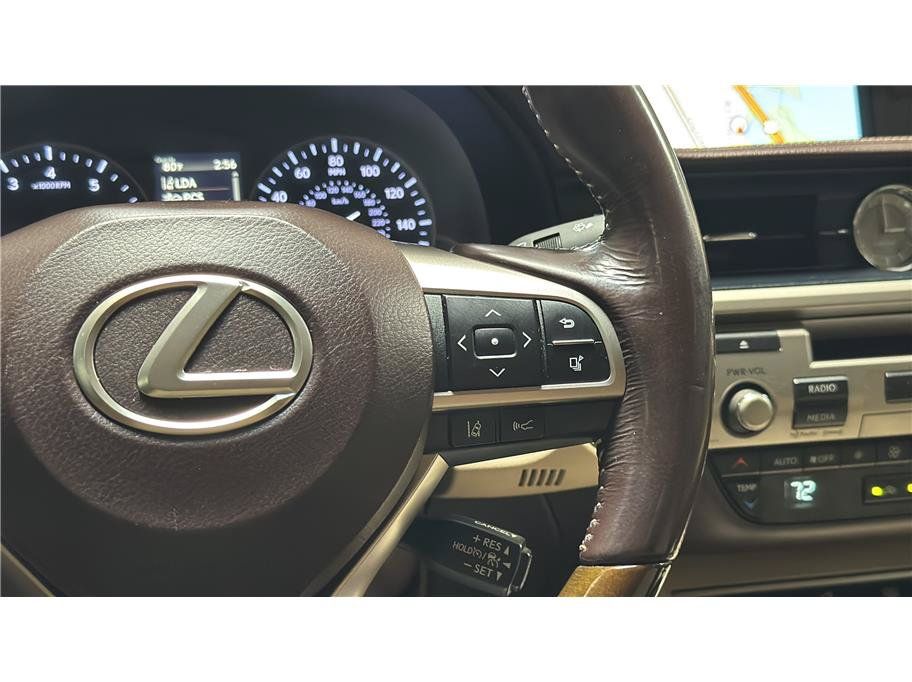 Used 2016 Lexus ES 350 w/ Luxury Package w/Wood Trim FWD image 34