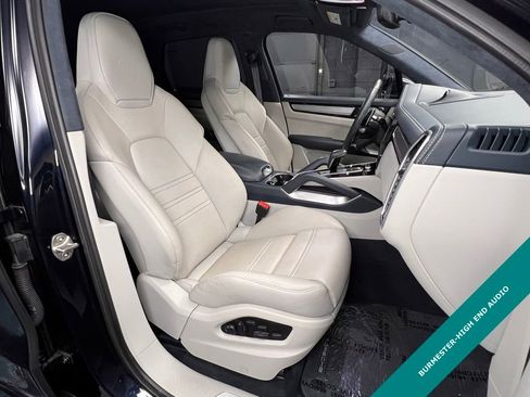 Used 2022 Porsche Cayenne Turbo image 4