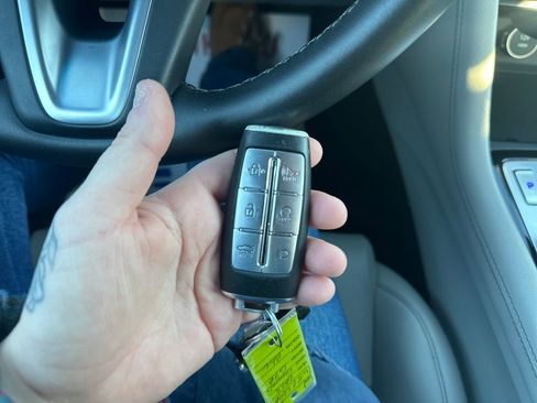 Used 2023 Genesis G70 2.0T image 28