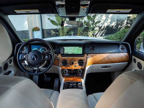 Certified 2021 Rolls-Royce Cullinan image 4