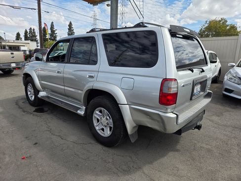 Used 2000 Toyota 4Runner SR5 RWD image 2