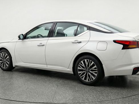 Used 2025 Nissan Altima 2.5 SV image 6