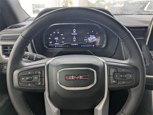 Used 2024 GMC Yukon SLT w/ SLT Luxury Package image 31