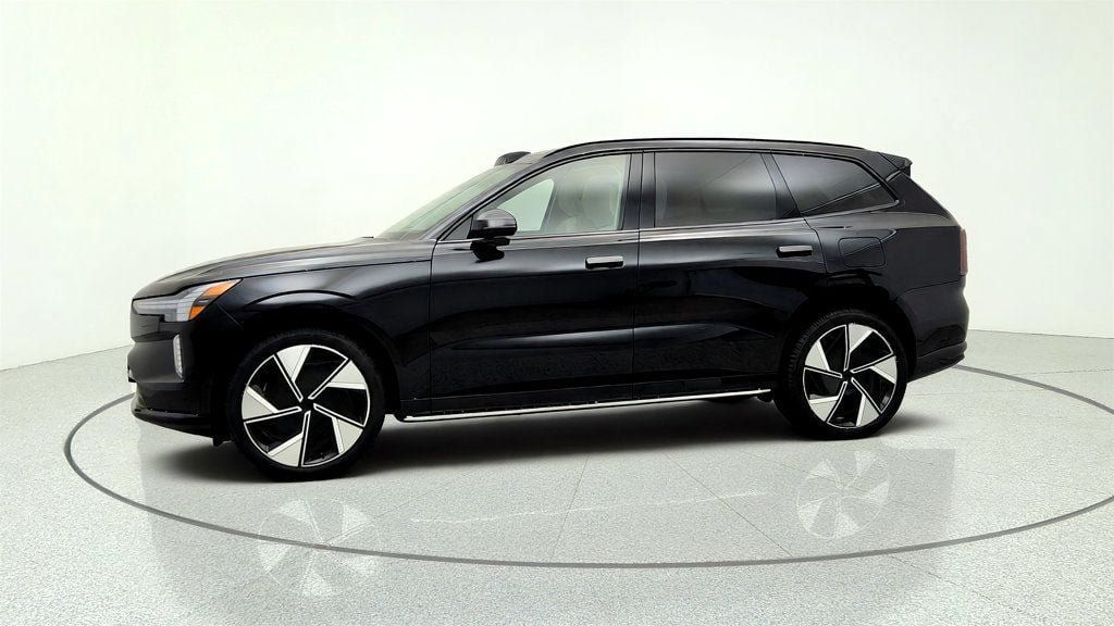 Used 2025 Volvo EX90 Ultra AWD/4WD image 8