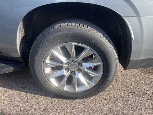 Used 2024 Chevrolet Suburban Premier image 5