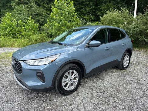 Used 2023 Ford Escape Active w/ Tech Pack #2 AWD/4WD image 4
