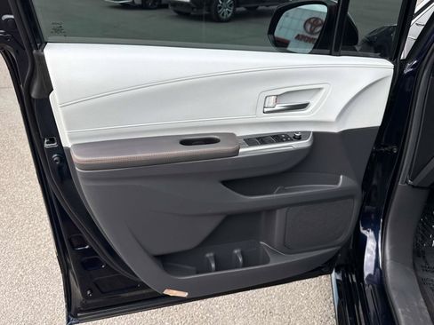 Used 2024 Toyota Sienna XSE FWD image 12
