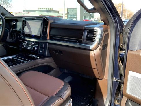 Certified 2025 Ford F450 King Ranch w/ FX4 Off-Road Package image 19