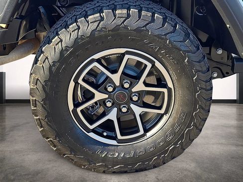 Used 2024 Jeep Wrangler Unlimited Rubicon w/ Technology Group AWD/4WD image 7