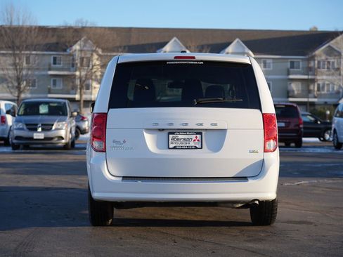 Used 2018 Dodge Grand Caravan SE w/ UConnect Hands-Free Group image 4