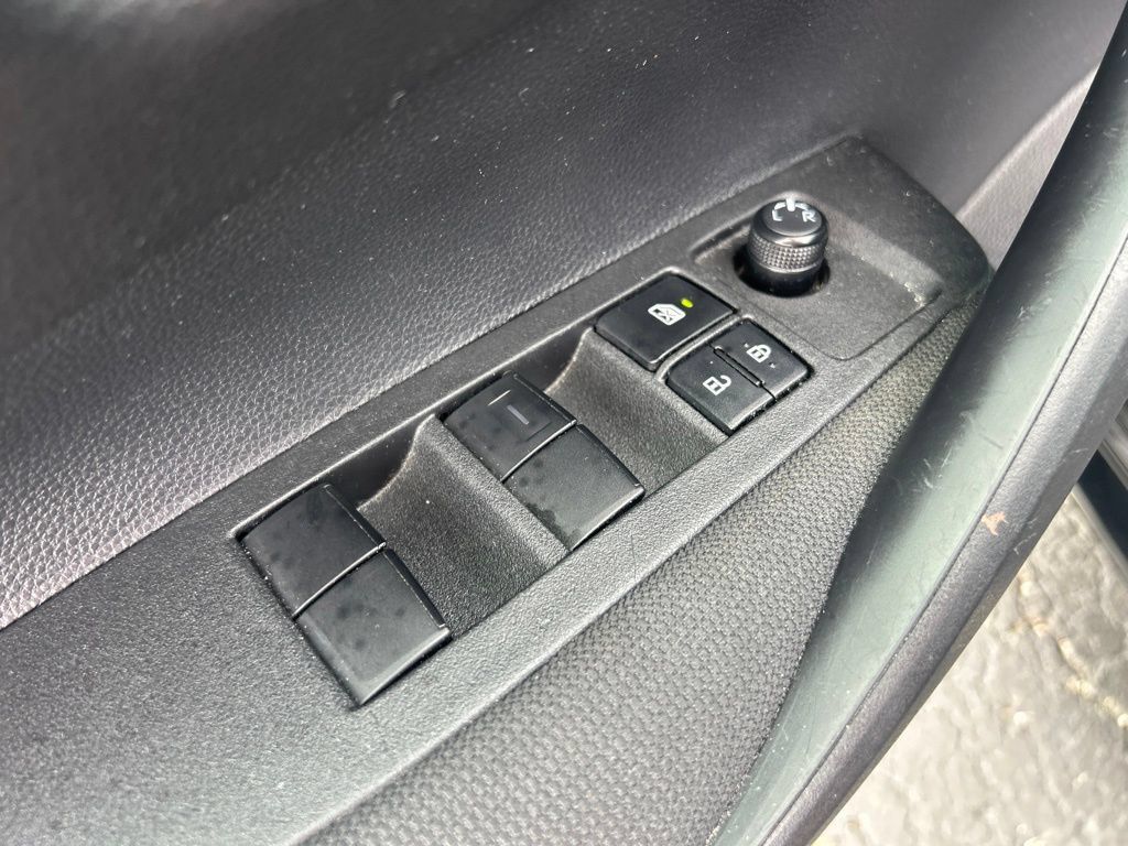 Used 2025 Toyota Corolla LE FWD image 15