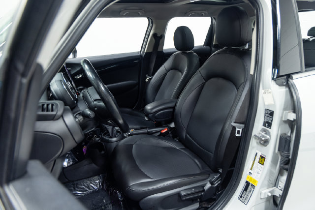 Used 2019 MINI Cooper 4-Door Hardtop w/ Storage Package FWD image 22