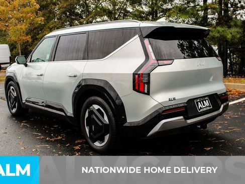 Used 2024 Kia EV9 Land image 5