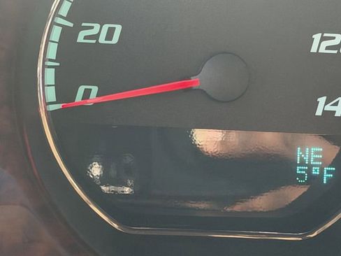 Used 2010 Buick Lucerne CXL FWD image 9